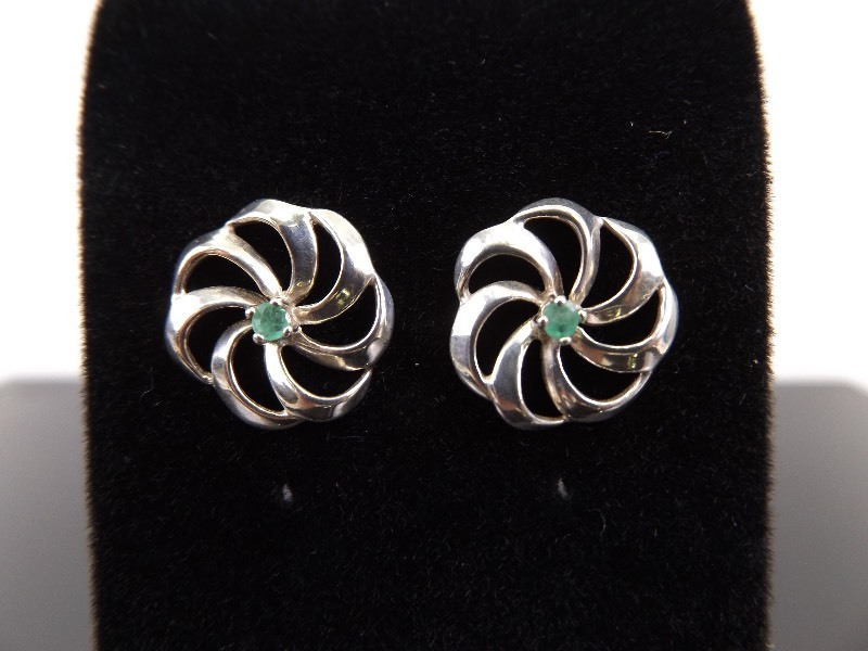 .925 Sterling Silver Emerald Wheel Earrings