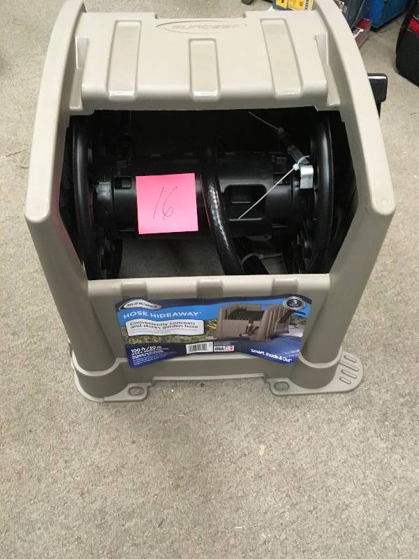 Suncast Hideaway 100 Foot Capacity Stationary Resin Garden Hose Reel, Taupe in very good condition