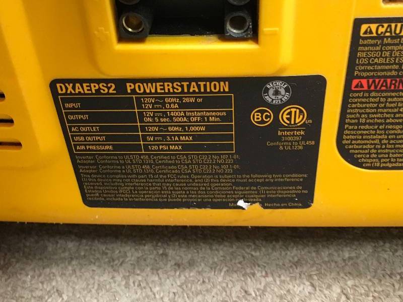 DEWALT 2800 Peak Amp Jump Starter 1000-Watt Power Inverter with Digital Compressor in very good condition