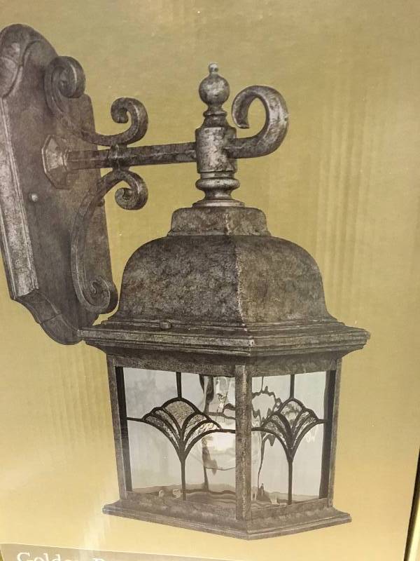 lot 3 image: Progress Lighting P5994-50 1-Light Wall Bracket with Water Patterned Glass and Faux Tiffany Art Glass Accents QTY 2 not used
