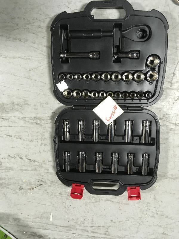 lot 37 image: Husky 12 in. Drive Mechanics Tool Set (37-Piece) MISSING 1 PC in good condition