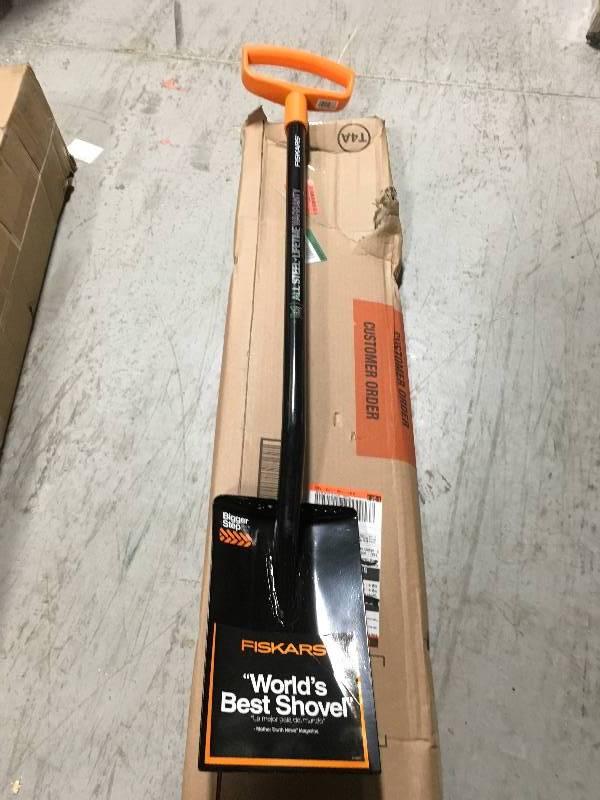 lot 40 image: Fiskars 47 in. Garden Spade Shovel in good condition