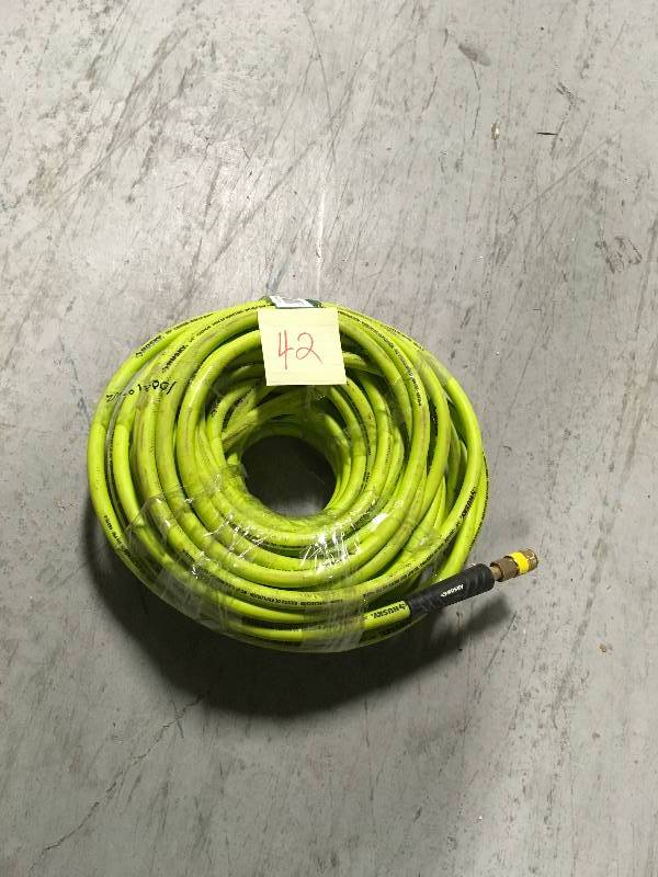 lot 42 image: Husky 38 in. x 100 ft. Hybrid Air Hose in good condition