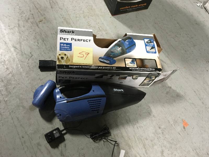 lot 59 image: Shark Cordless Pet Perfect Handheld Vacuum in good condition