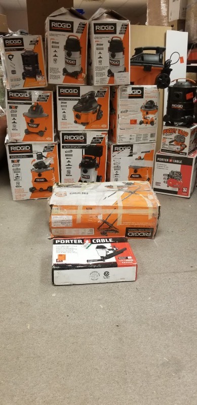 lot 113 image: Pallet of salvage tools for parts o repair