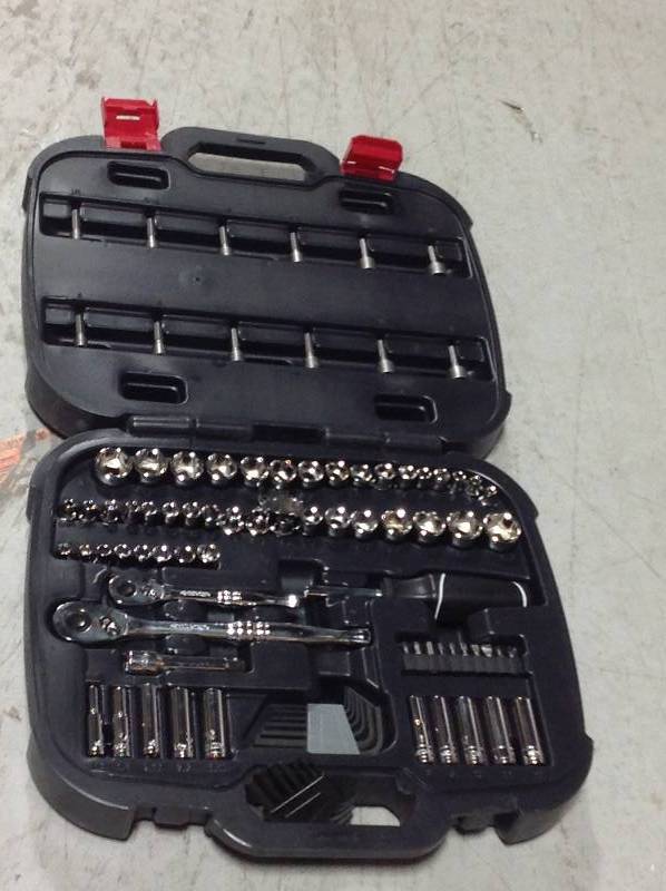 lot 21 image: Husky Mechanics Tool Set (92-Piece) in good condition