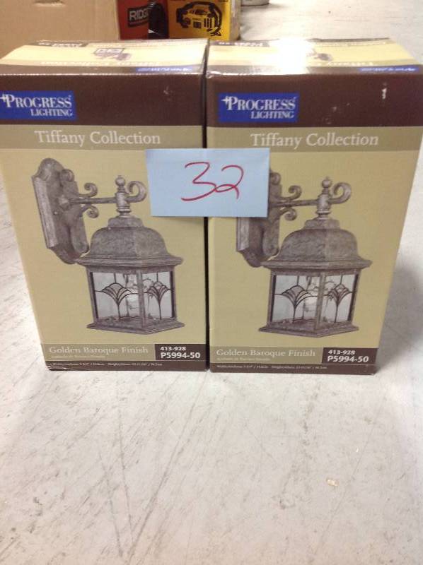 lot 32 image: Progress Lighting P5994-50 1-Light Wall Bracket with Water Patterned Glass and Faux Tiffany Art Glass Accents QTY 2 not used