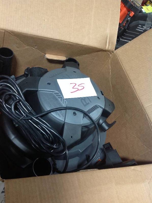 lot 35 image: RIDGID 16 Gal. 6.5 HP NXT Wet Dry Vac with Detachable Blower in good condition