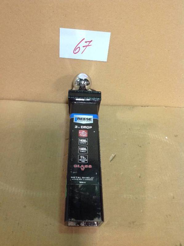 lot 67 image: Reese Towpower 2-12 in. x 9-34 in. x 3 in. Class V Ball Mount Bar in good condition