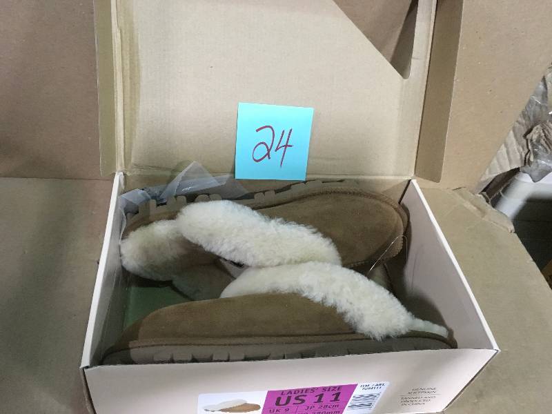 Kirkland Signature Ladie Shearling Chestnut Slipper 11 not used