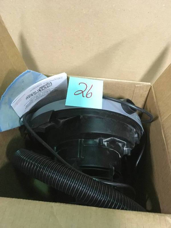 Bucket Head 5 Gal. 1.75-Peak HP Wet Dry Vac  in good condition