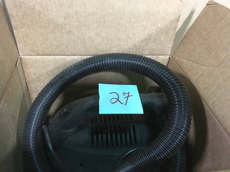 Stinger 2.5 Gal. 1.75-Peak HP Compact Wet Dry Vac  in good condition
