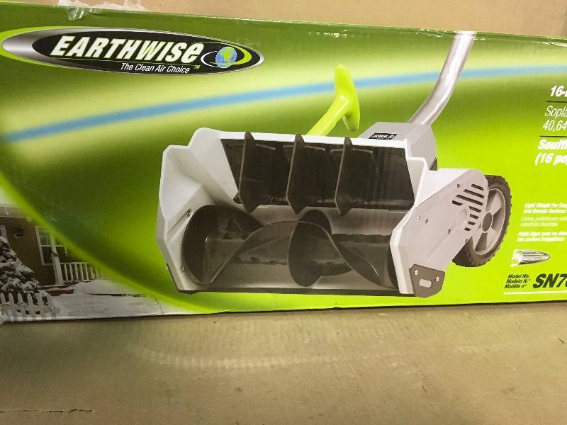 Earthwise 12-Amp Corded Electric 16 Snow Shovel SN70016  in good condition