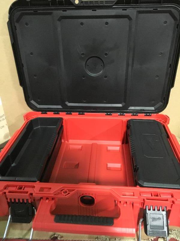 Milwaukee PACKOUT 22 in. Tool Box not used