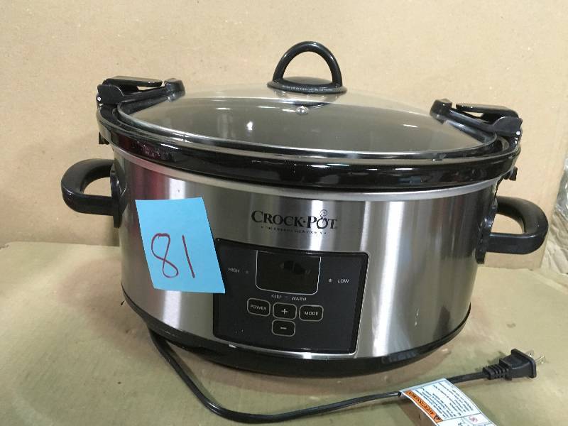 Crock-Pot 7.0-Quart Cook & Carry Programmable Slow Cooker  in good condition small dent on back
