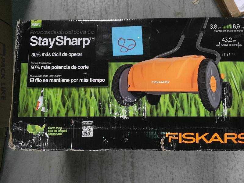 Fiskars StaySharp 17 in. Manual Push Walk Behind Non-Electric Reel Mower  in good condition