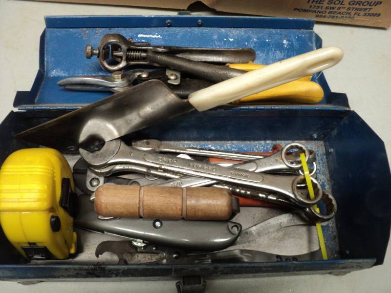 lot 8 image: Small Metal Tool Box with contents...