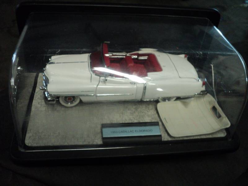 lot 17 image: Franklin Mint 1953 Cadillac El Dora...