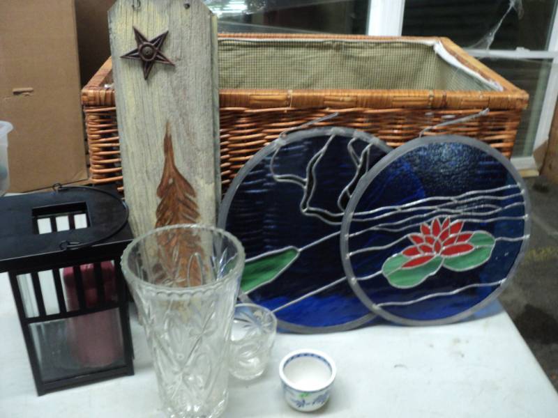 lot 41 image: Wicker Box, Stained Glass and Dco...