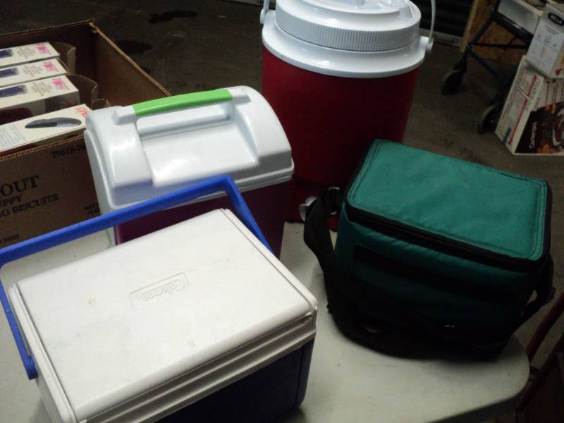 lot 51 image: 4 Coolers...