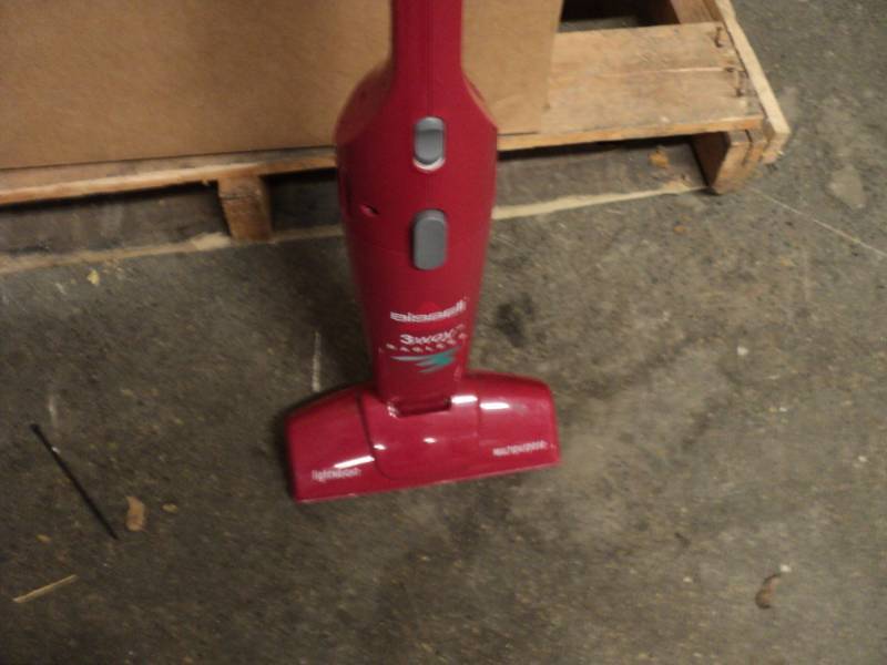 lot 214 image: Bissell 3 Way Bagles Vacuum Cleaner...