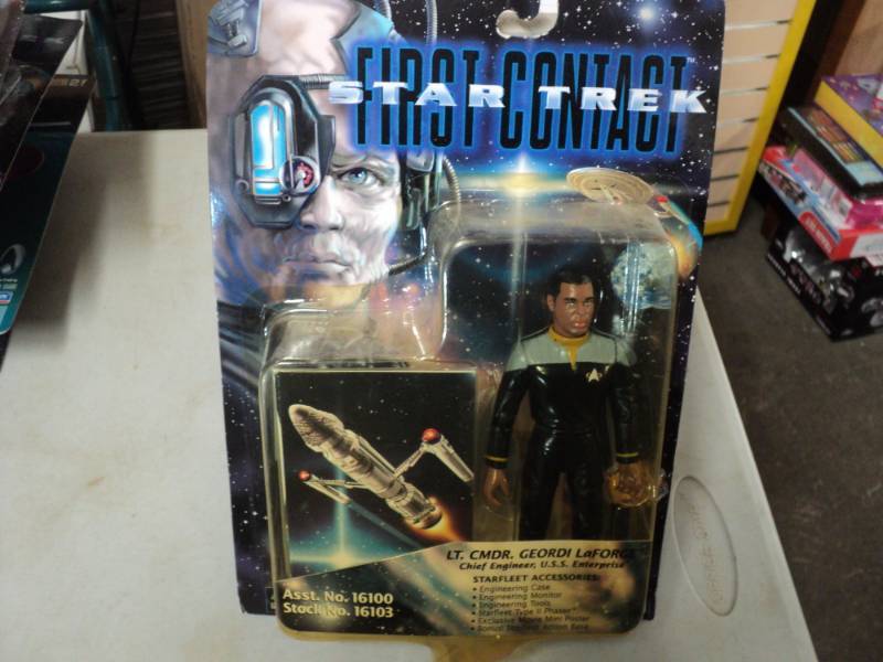 lot 253 image: Star Trek Collectibles...
