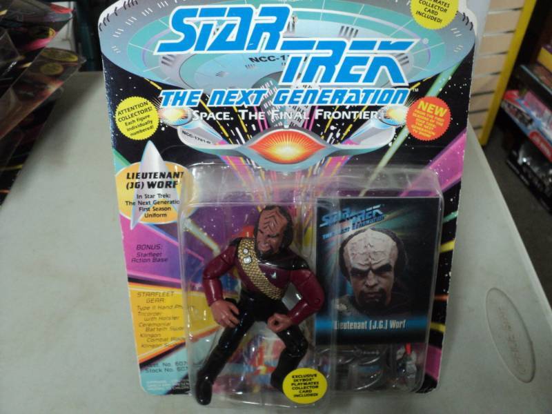 lot 270 image: Star Trek Collectibles...