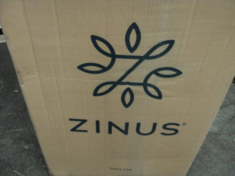 lot 300 image: Zinus Queen Size 10 Memory Foam Pr...