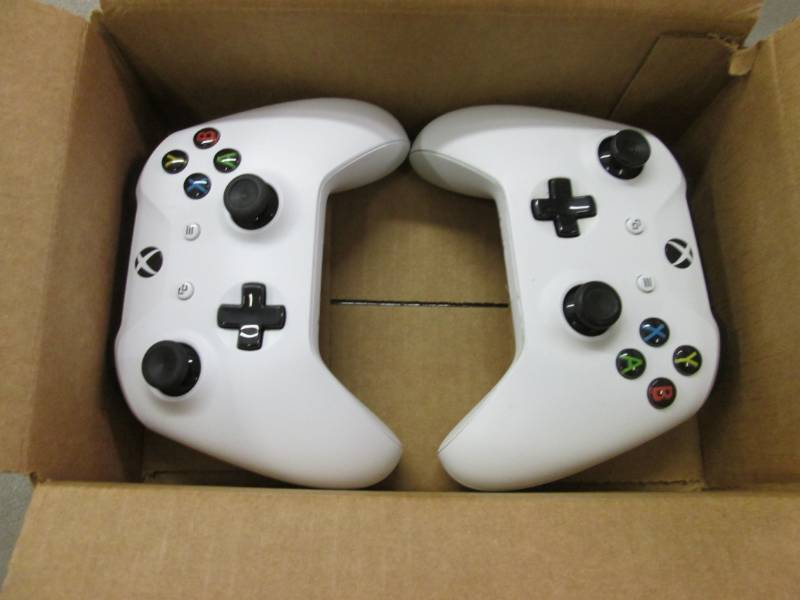 lot 79 image: Xbox One Controllers...