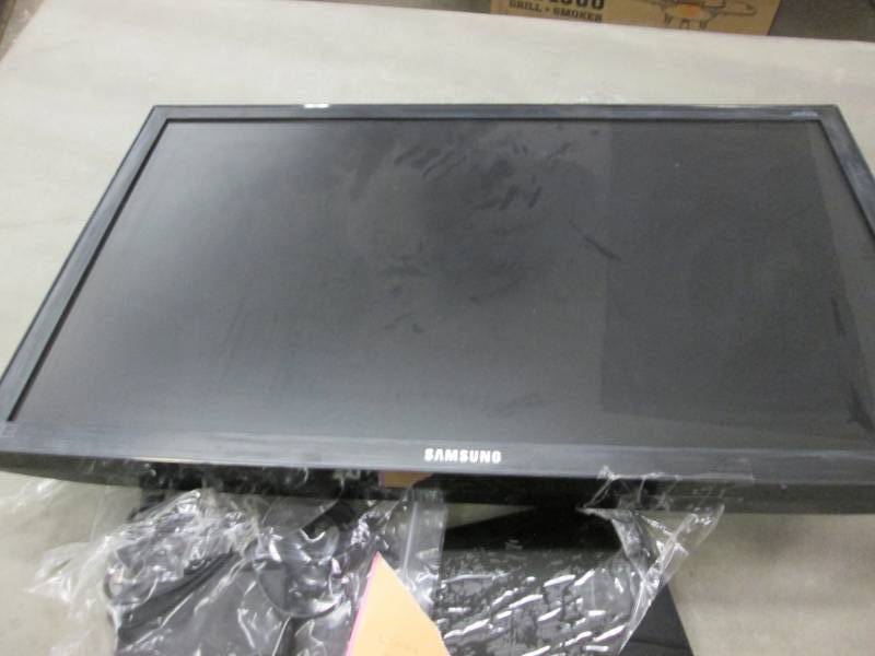 lot 88 image: Samsung 27 inch LED Monitor - teste...