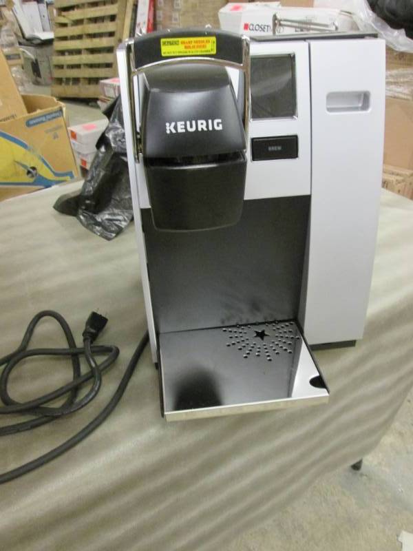 lot 106 image: Keurig K150 Single Cup Brewing Syst...