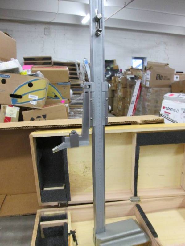 lot 119 image: Precise Measuring Device in damaged...