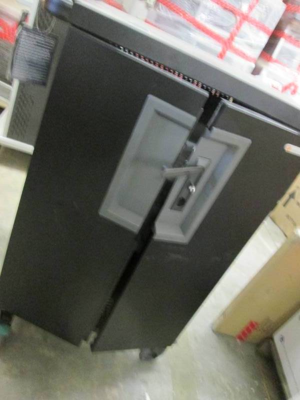 lot 167 image: Bretford Corex36 Cart w Locking Wh...