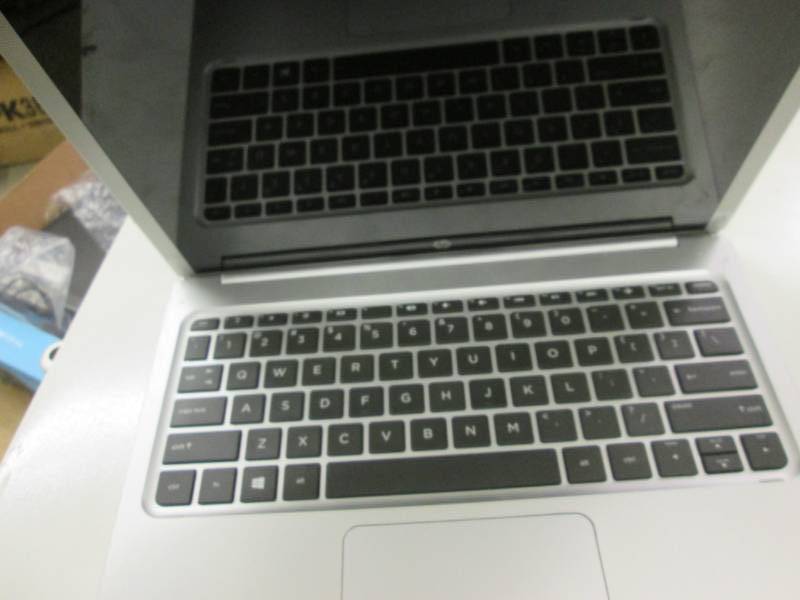 lot 181 image: HP Tablet- damaged hinge to keyboar...