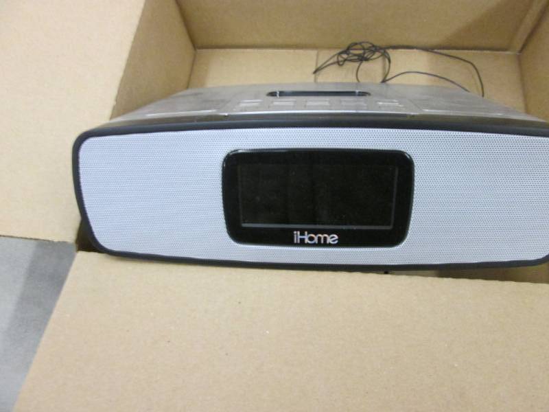 lot 196 image: iHome Wake, Sleep, Charge- old styl...