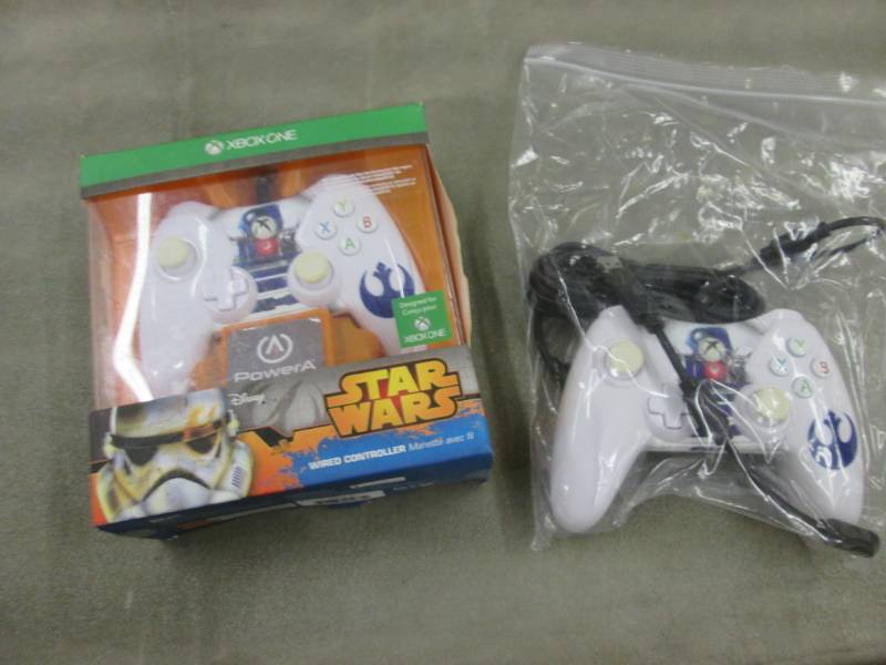 lot 203 image: 2 Xbox One Controllers...
