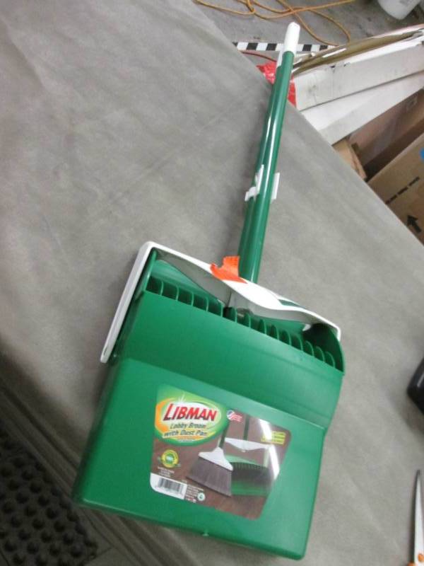 lot 215 image: Libman Lobby Broom and  Retail $15....