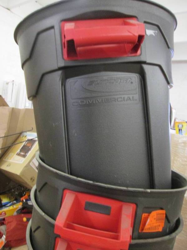 lot 229 image: Lot of 2-Suncast Commercial 32 Gall...