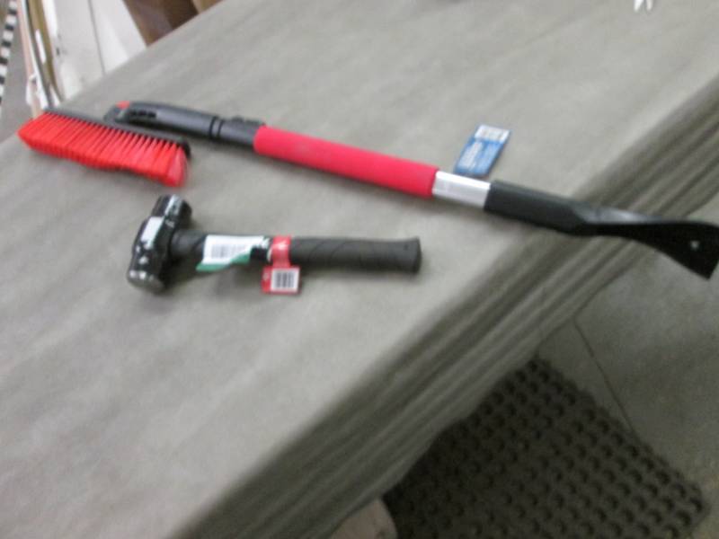 lot 239 image: Husky 4 lb. Engineer Hammer with 14...