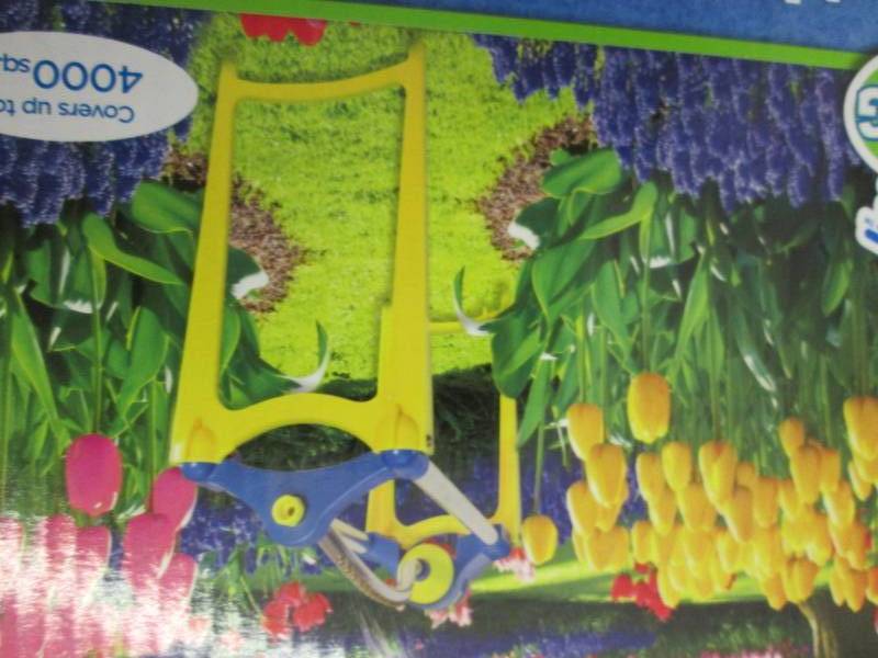 lot 268 image: Lot of 2 Oscillating Sprinklers wit...