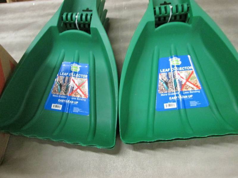 lot 311 image: Lot of 4 Easy Clean Up Leaf Collect...