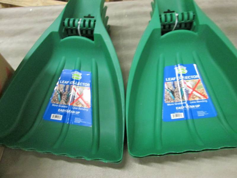 lot 313 image: Lot of 4 Easy Clean Up Leaf Collect...