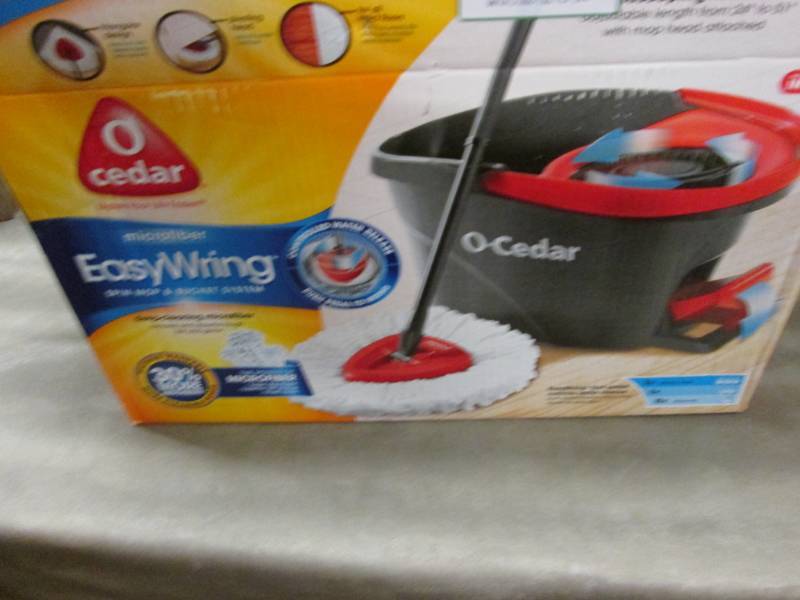 lot 319 image: O Cedar Easy Wring Spin Mop & Bucke...