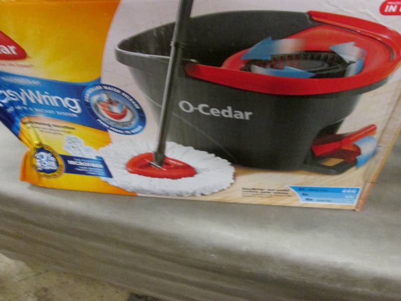 lot 302 image: O Cedar Easy Wring Spin Mop & Bucke...