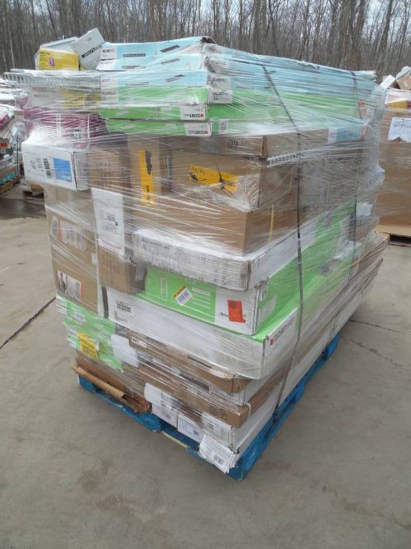 PALLET LOT OF FLOORING ITEMS & CLOSETMAID