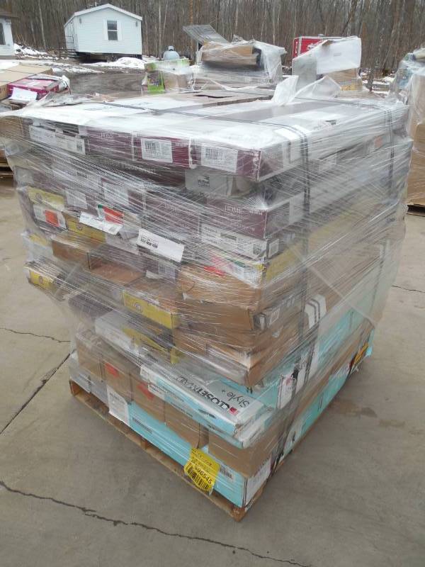 PALLET LOT OF FLOORING ITEMS & CLOSETMAID