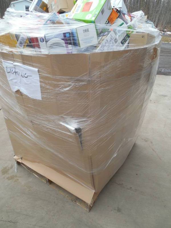 PALLET LOT OF LIGHTING