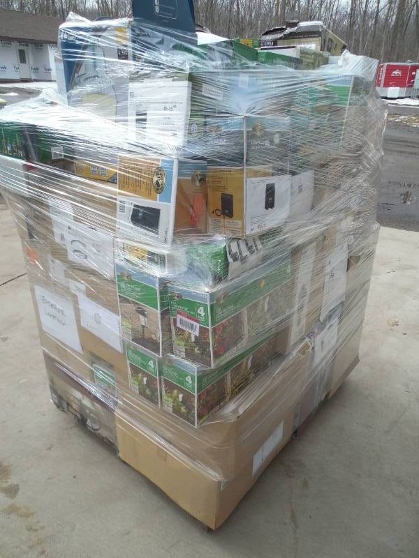 PALLET LOT OF LIGHTING