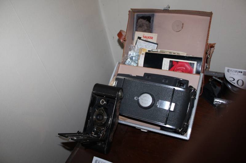 lot 19 image: Vintage Cameras