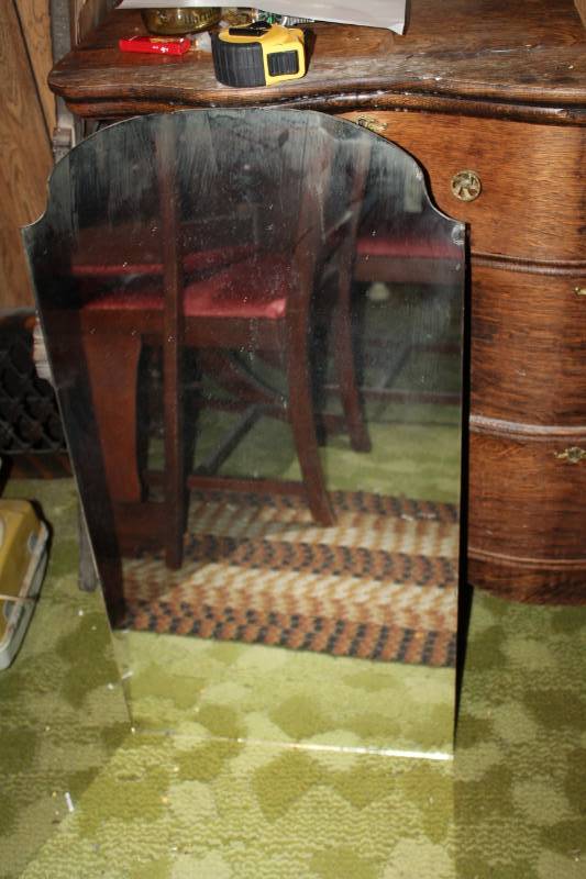 lot 66 image: Bedroom Mirror with No Frame